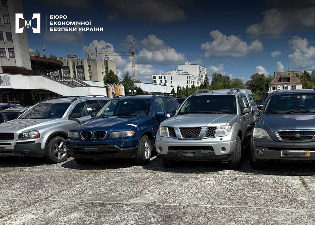 Банда продала 46 автомобілів, ввезених в Україну під виглядом гуманітарної допомоги