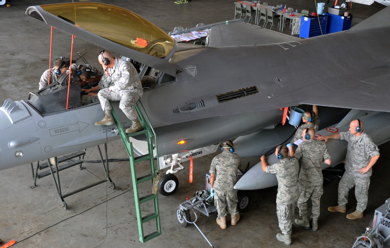 США відмовили Україні в техобслуговуванні літаків F-16: фахівців не дадуть