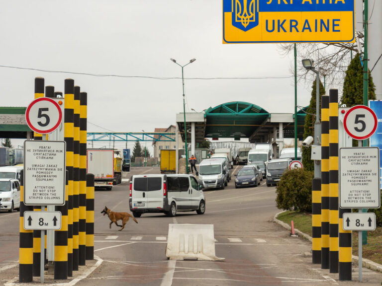 В ГПСУ предупредили о возможных задержках на границе с Польшей: названа причина - today.ua