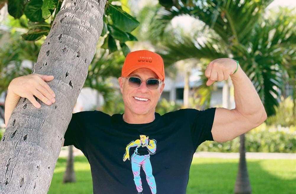 Жан Клод Ван Дамм воссоздал культовое фото 36-летней давности: "Работа никогда не прекращается"