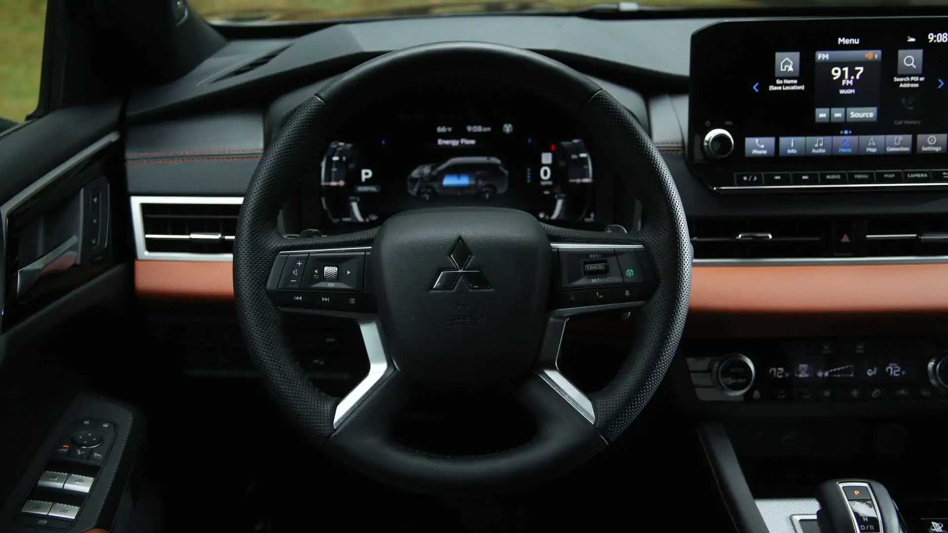 В Україні почали продавати новий Mitsubishi Outlander: комплектації та ціни