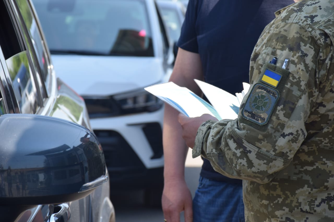 Названо покарання, яке чекає на українських чоловіків за незаконний виїзд з країни