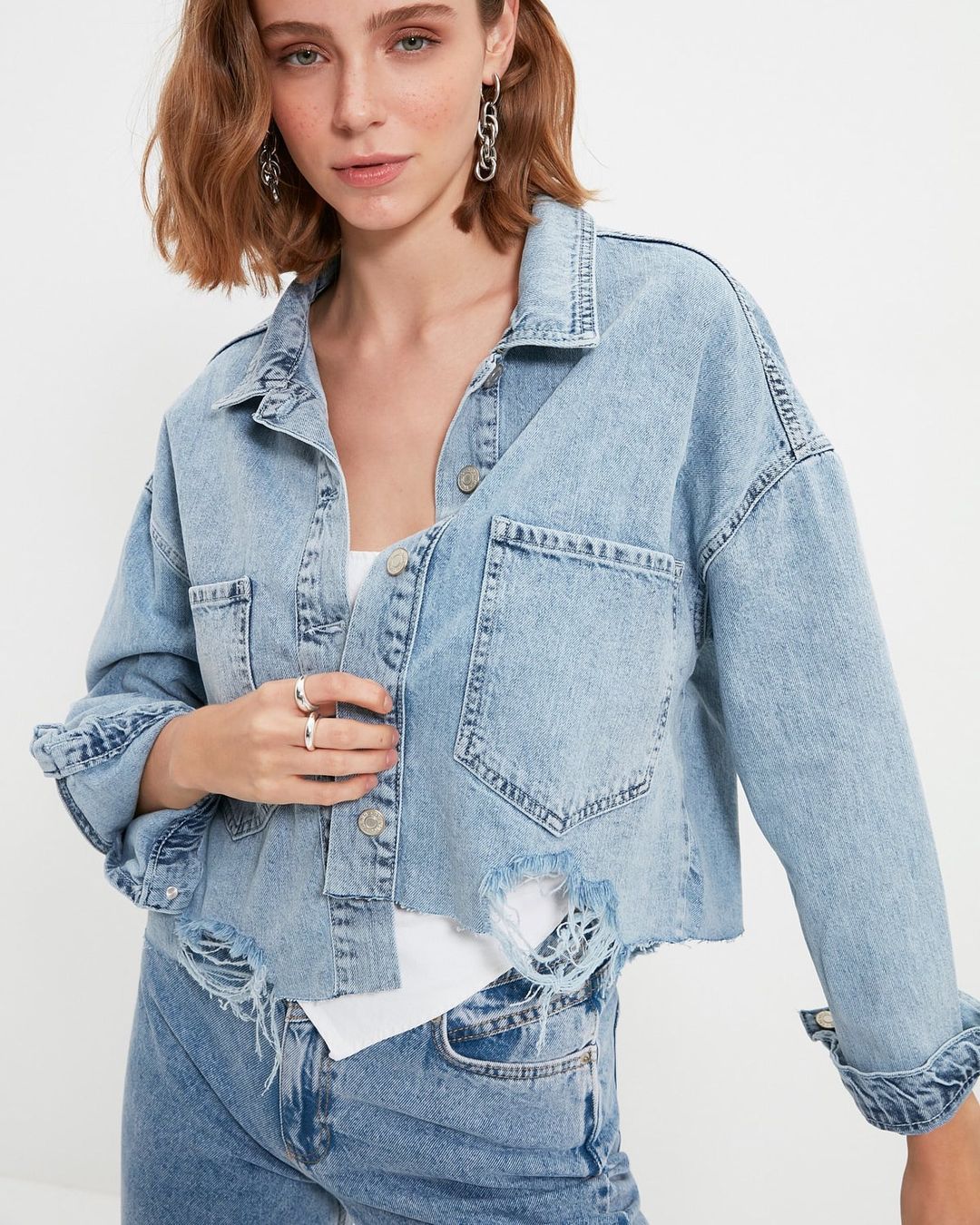 Джинсовая куртка на осень: какие оттенки и фасоны будут актуальны в новом сезоне - today.ua