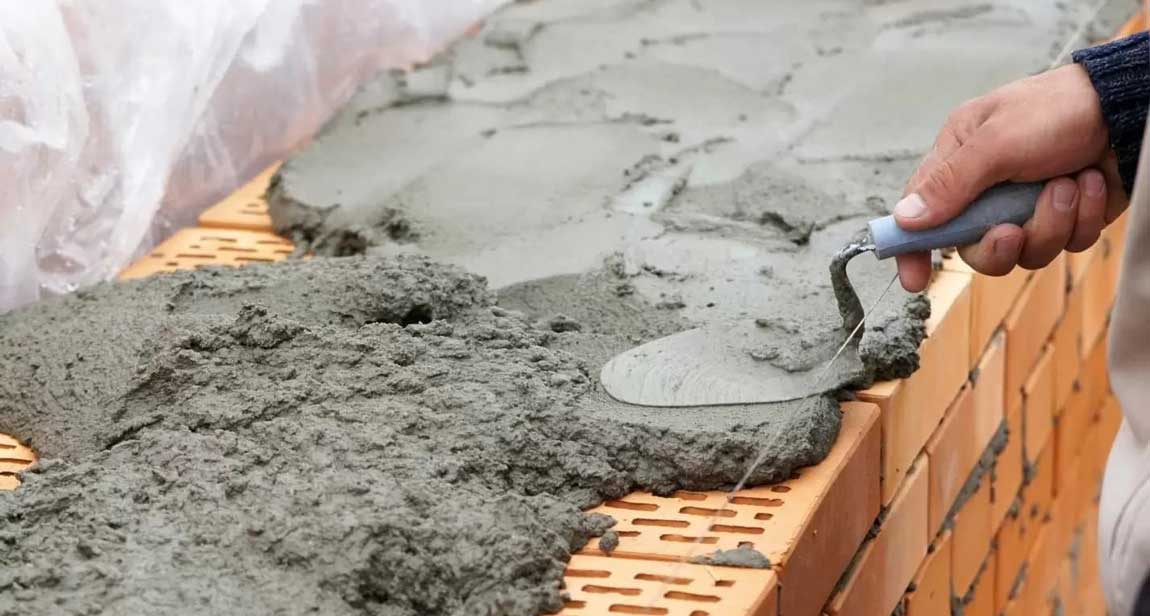 В Украине могут колоссально вырасти цены на стройматериалы: иностранцы скупают цементные заводы, чтобы их закрыть