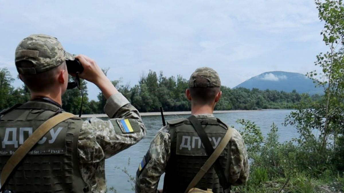 Прикордонники назвали вартість переправи через Тису для ухилянтів: “Варіант тільки один“