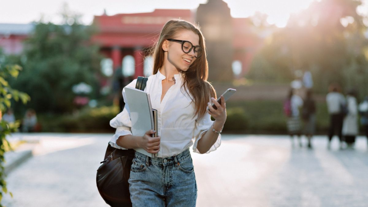 Названа самая популярная специальность среди абитуриентов 2024 года: вступительная кампания выявила тревожную тенденцию