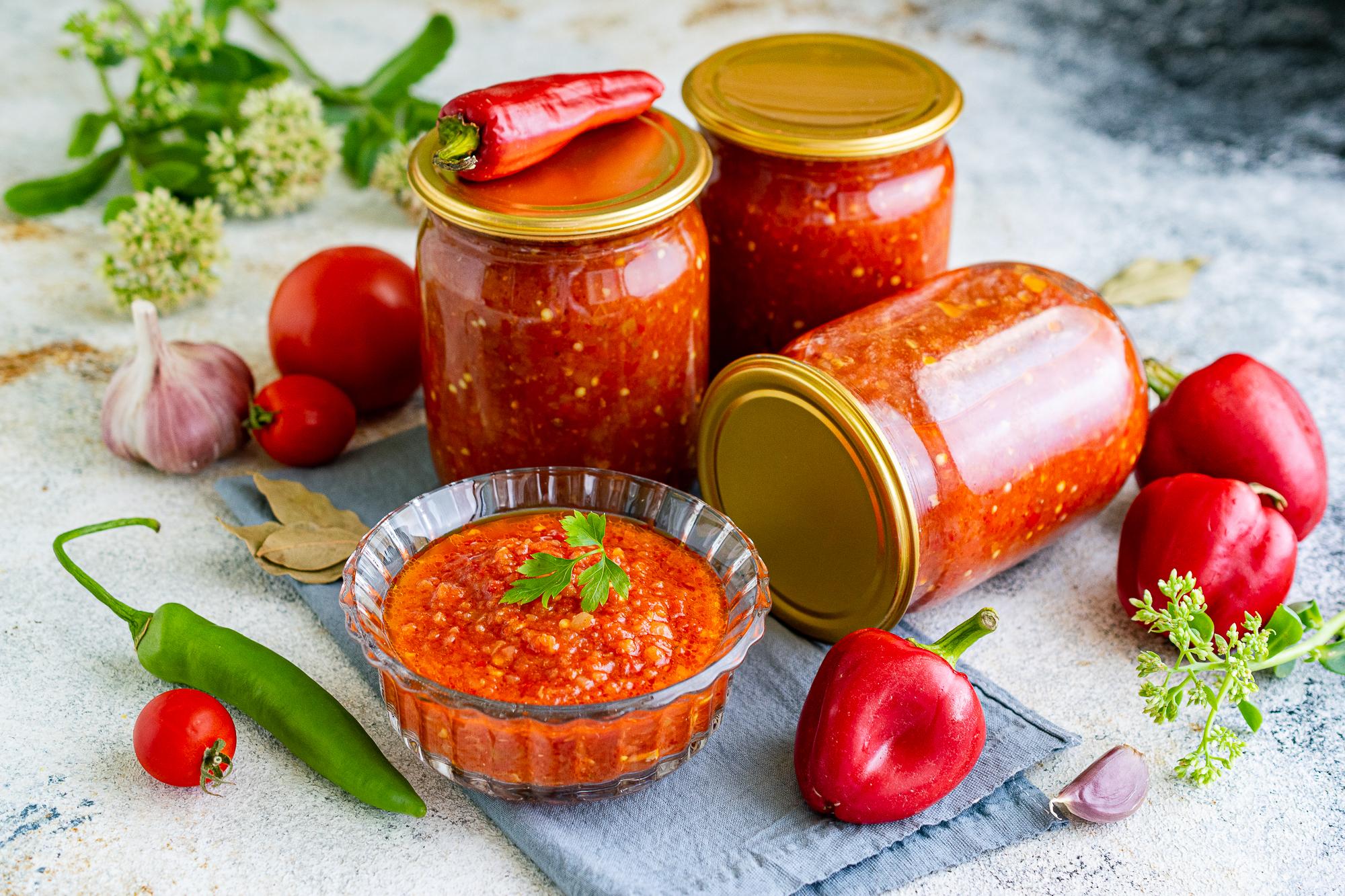 Аджика з баклажанів з помідорами та перцем: рецепт пряної приправи для м'ясних страв