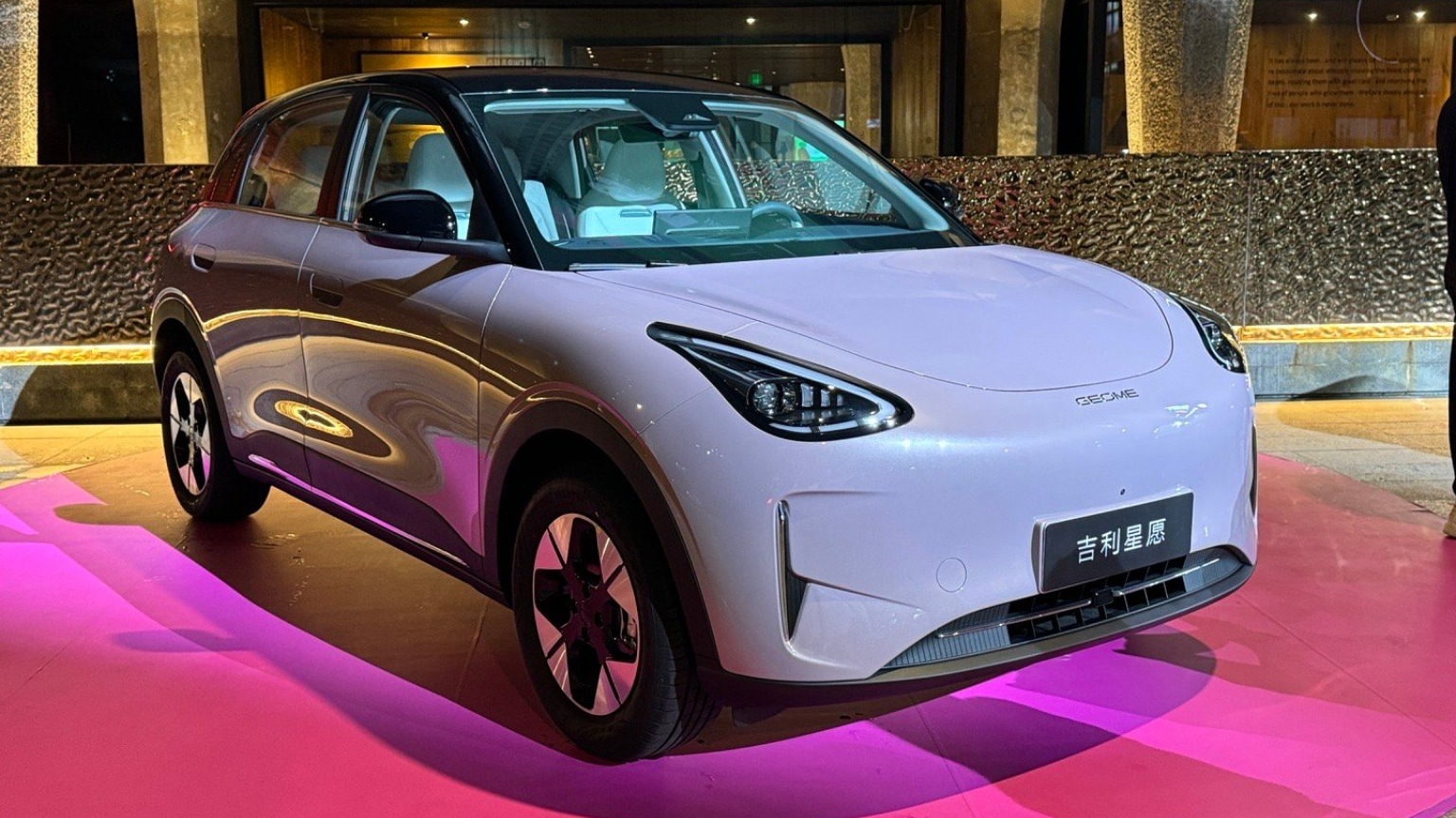 В Украине может появиться новый электромобиль Geely: названа цена