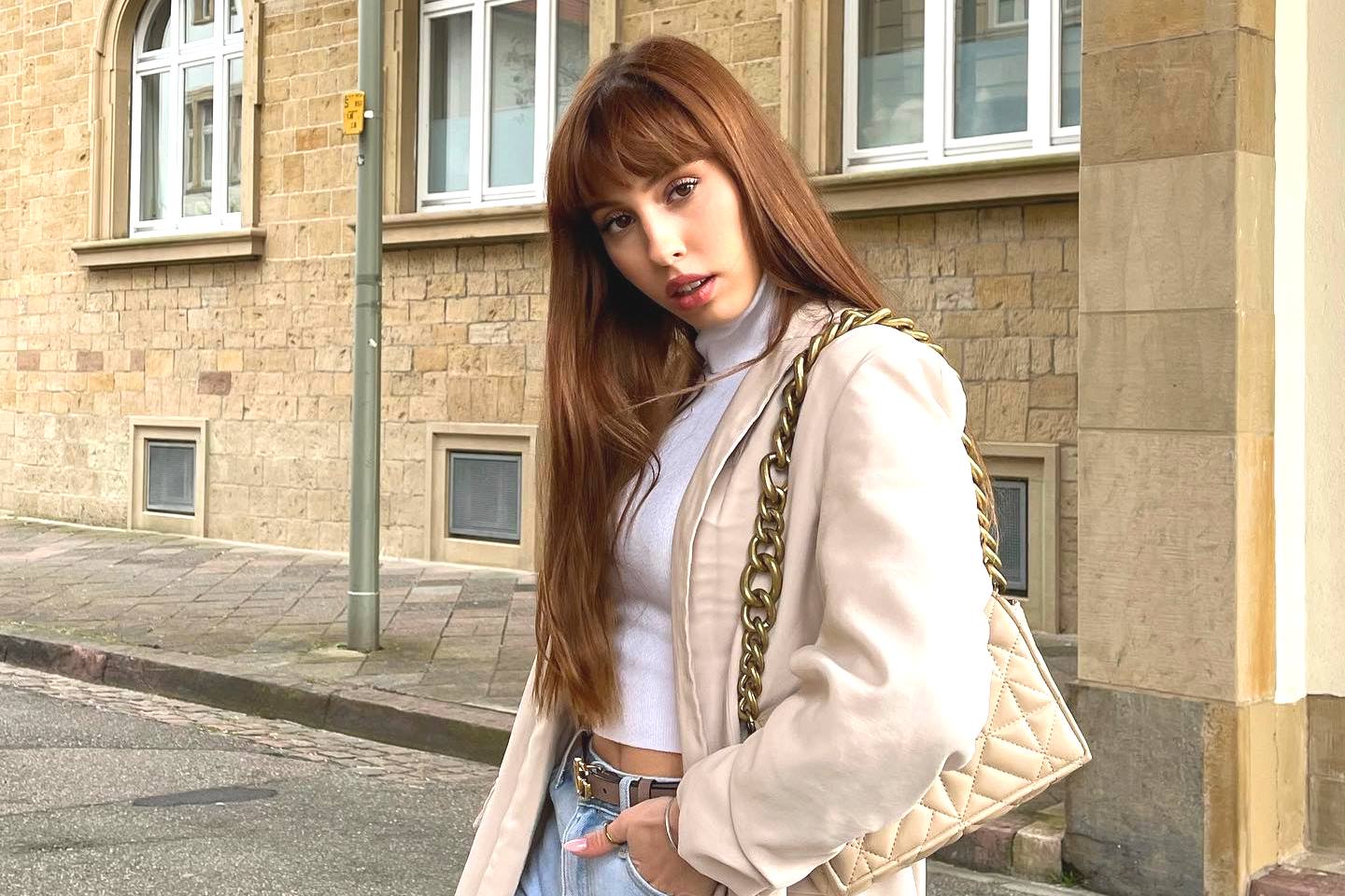 Стилисты назвали главный цвет осени 2024 года: как создать модный образ на каждый день