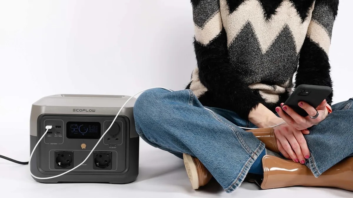 Мошенники обманывают украинцев при покупке зарядных станций: в МВД рассказали о новой схеме