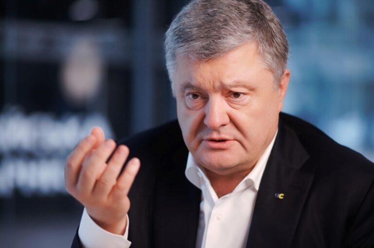 Порошенко заявив, що особисто зі зброєю в руках захищав Київ на початку війни - today.ua