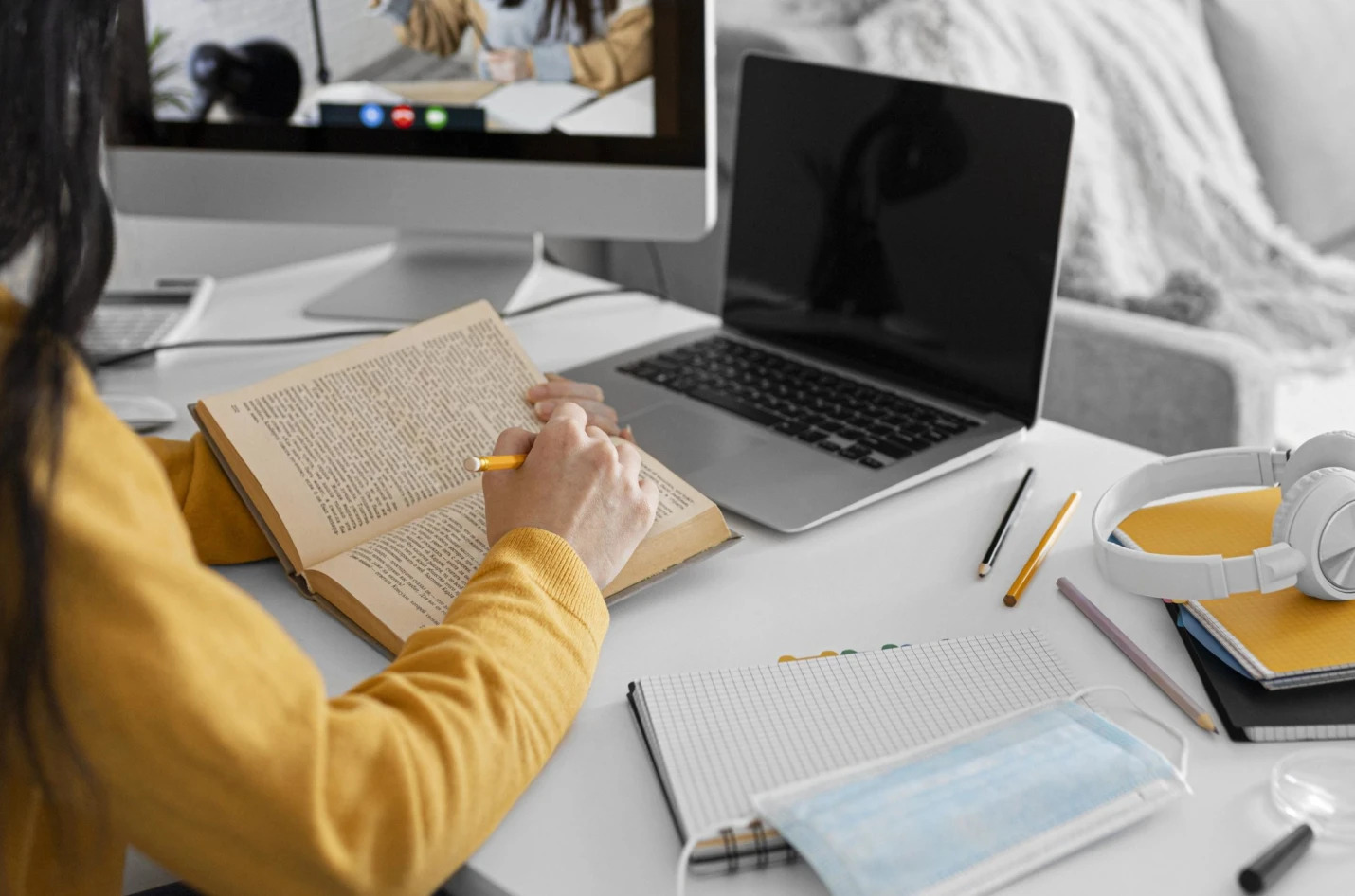 Внутрішні переселенці з п'яти областей можуть отримати 700 доларів на освіту - today.ua