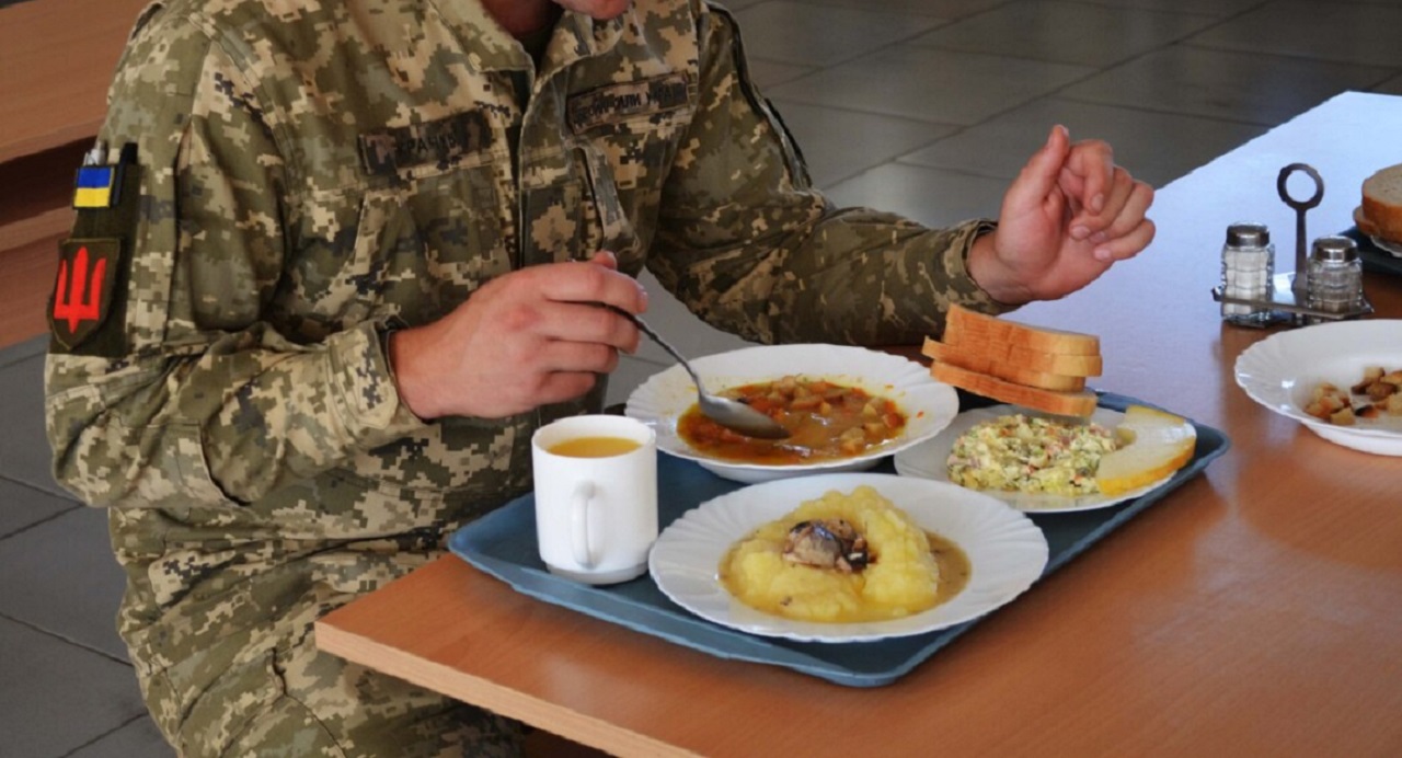 Українські військовослужбовці у лікарнях отримуватимуть покращене харчування, - Міноборони