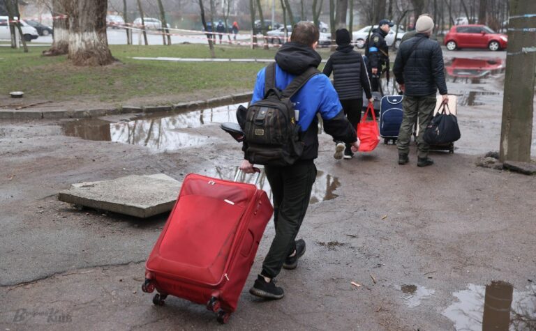 Майже 150 тисяч внутрішніх переселенців були змушені повернутись на окуповану територію, 99% з них – не з власної волі - today.ua