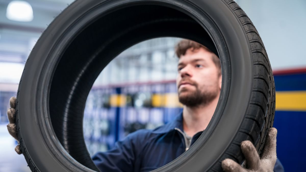 Накануне зимы водителей предупредили, какие штрафы придется заплатить за "непереобутые" автомобили