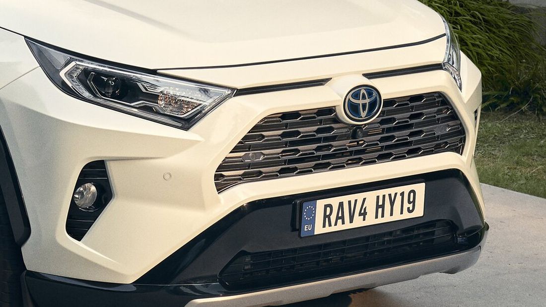 В Сети впервые показали Toyota RAV4 нового поколения